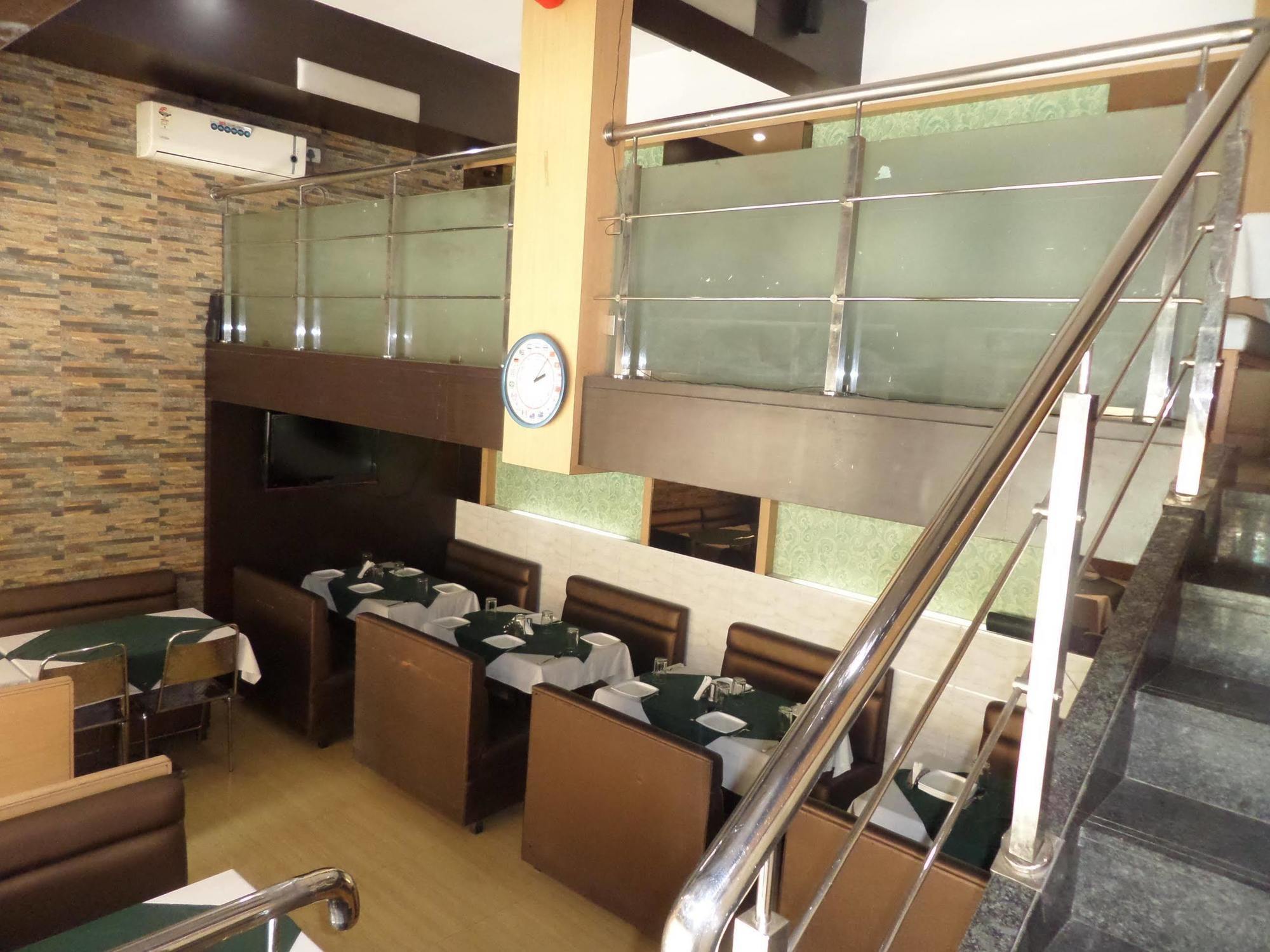 Oyo 2026 Hotel Aishwarya Residency Νάβι Μουμπάι Εξωτερικό φωτογραφία