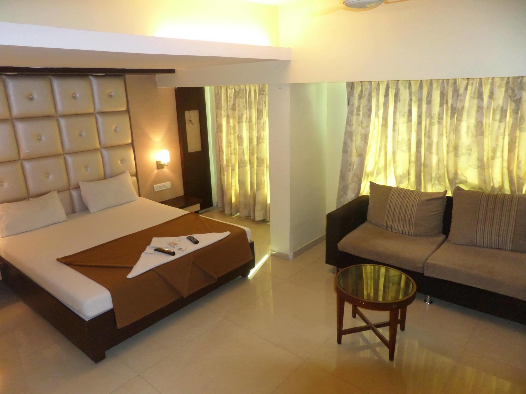 Oyo 2026 Hotel Aishwarya Residency Νάβι Μουμπάι Εξωτερικό φωτογραφία