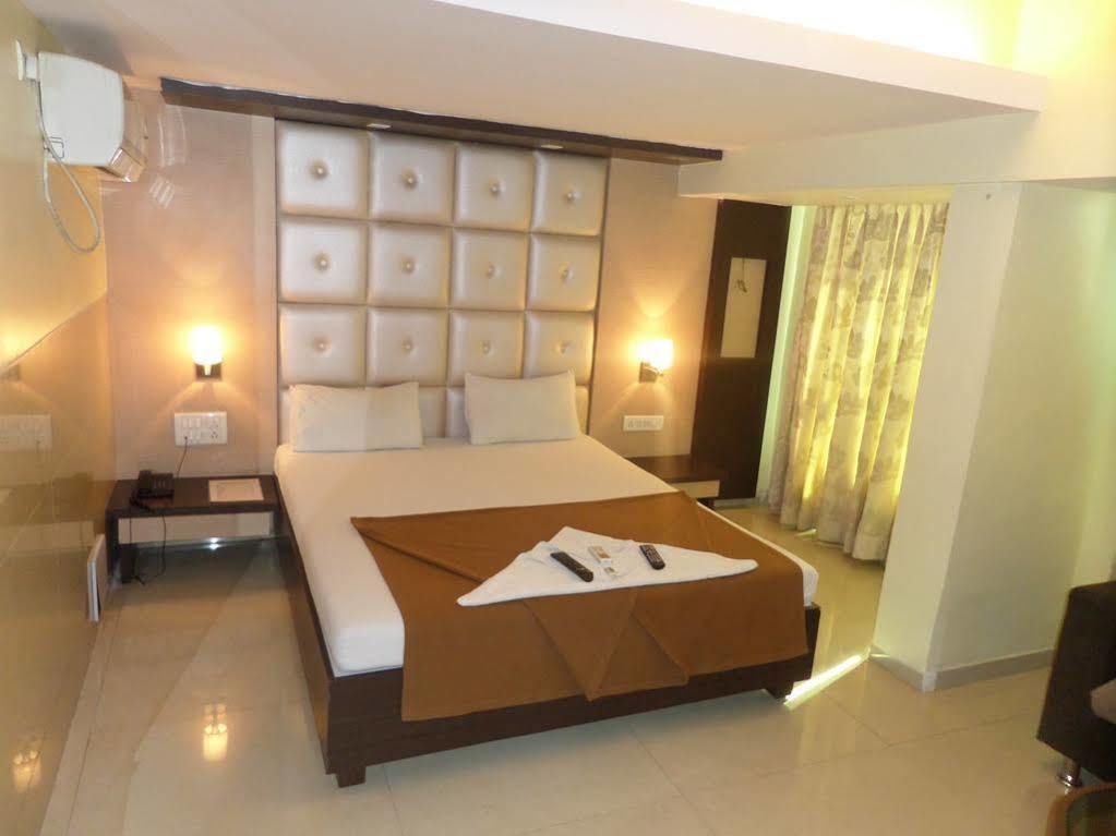 Oyo 2026 Hotel Aishwarya Residency Νάβι Μουμπάι Εξωτερικό φωτογραφία
